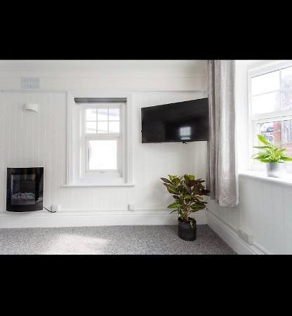 Driftwood Luxury Apartment Lyme Regis Esterno foto