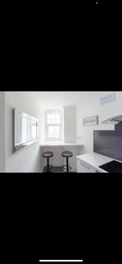 Driftwood Luxury Apartment Lyme Regis Esterno foto