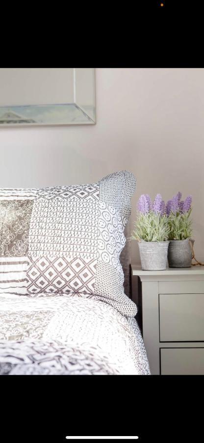 Driftwood Luxury Apartment Lyme Regis Esterno foto